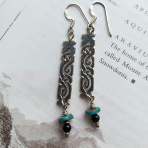 longues boucles d'oreilles KE9