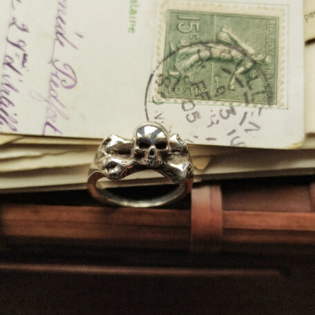 Petite bague skull and crossbones JRSR