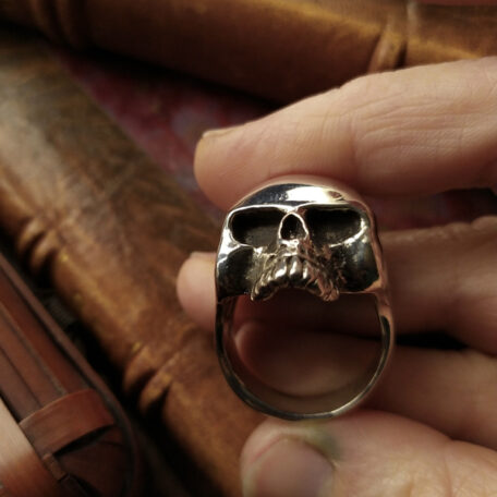 Très grosse bague tête de mort VLSR