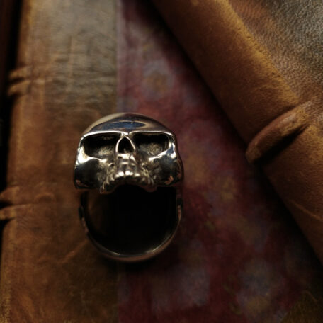 Très grosse bague tête de mort VLSR