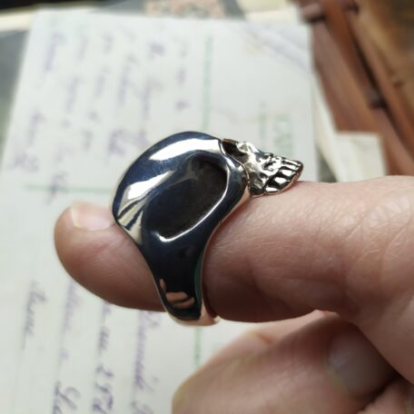 Très grosse bague tête de mort VLSR