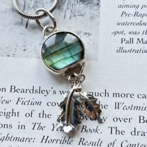 pendentif labradorite et feuilles de chêne
