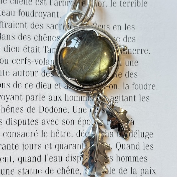 Pendentif labradorite mordorée et feuilles de chêne