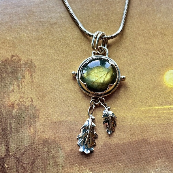 Pendentif labradorite et feuilles de chêne